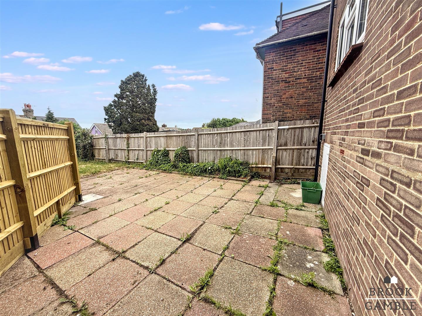 3 Bedroom Apartment. East Dean Road in Eastbourne,  9